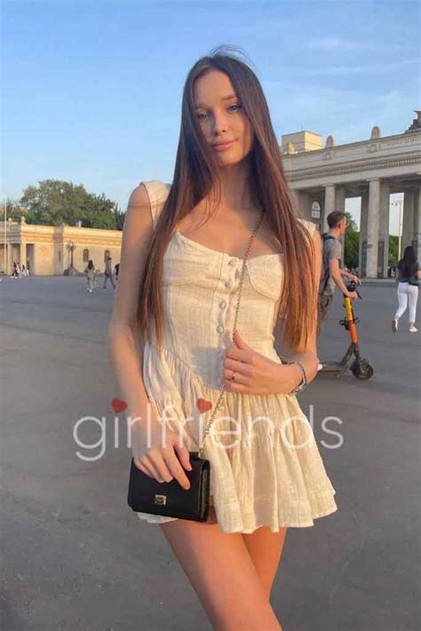 VIP Paris escorts: Paris Girlfriends, Paris luxury escorts